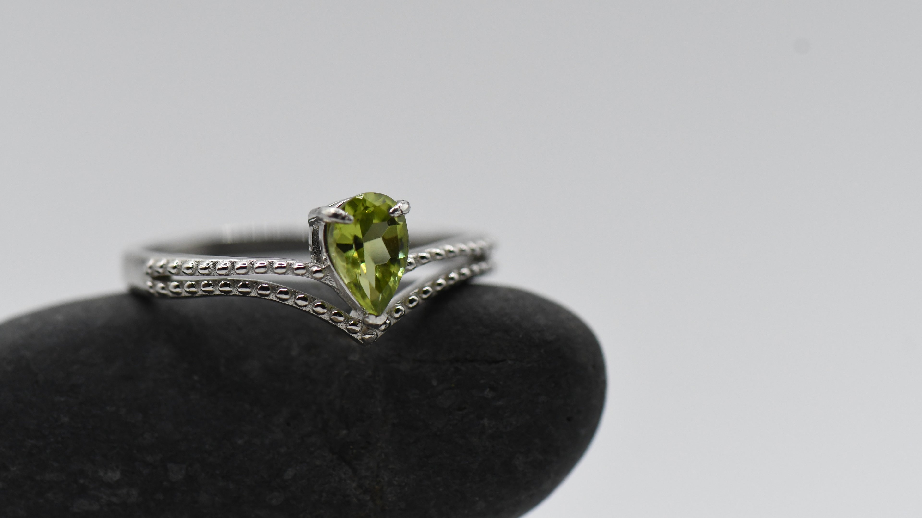Pear peridot ring
