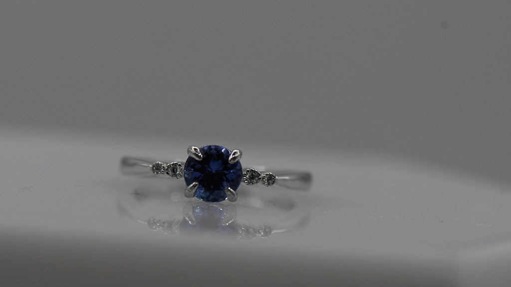 Round tanzanite ring