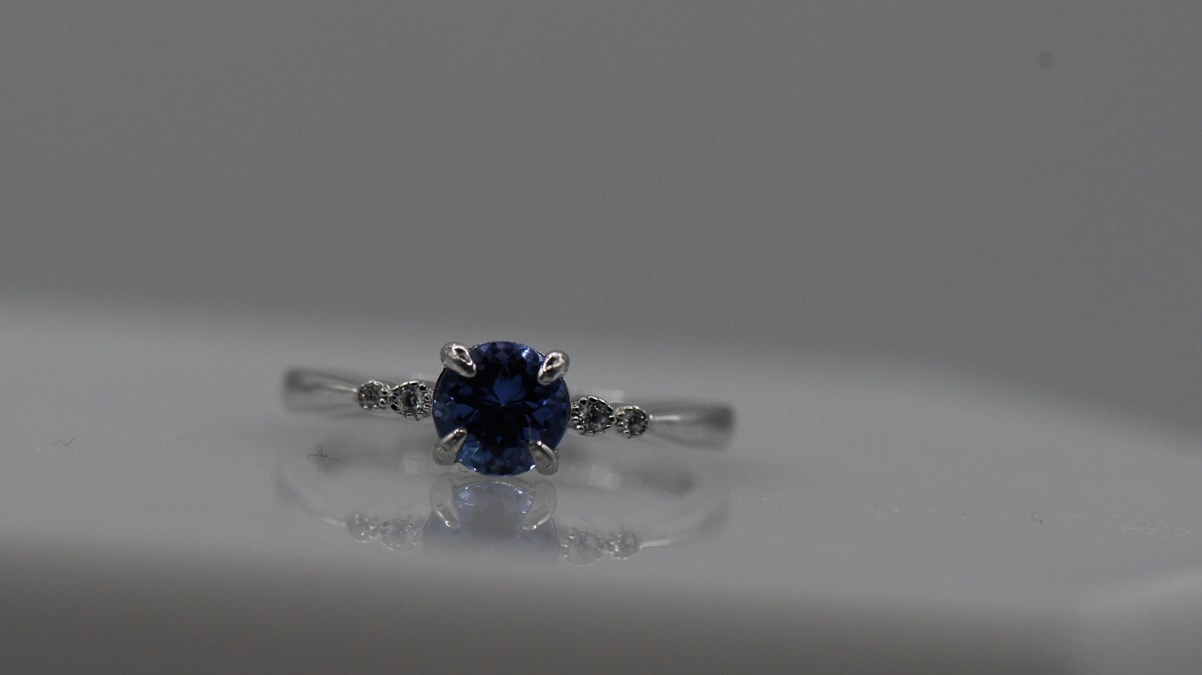Round tanzanite ring