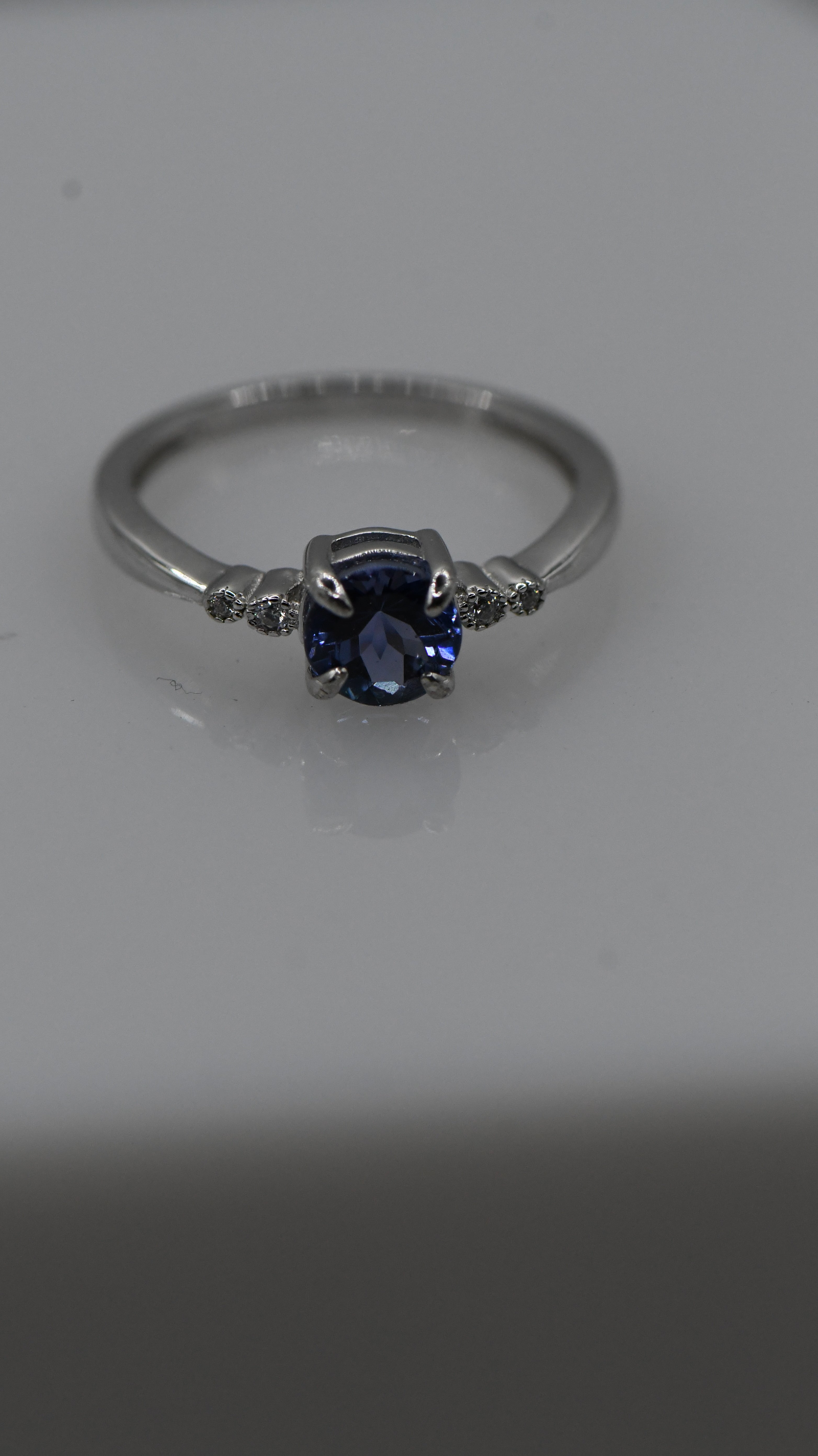 Round tanzanite ring