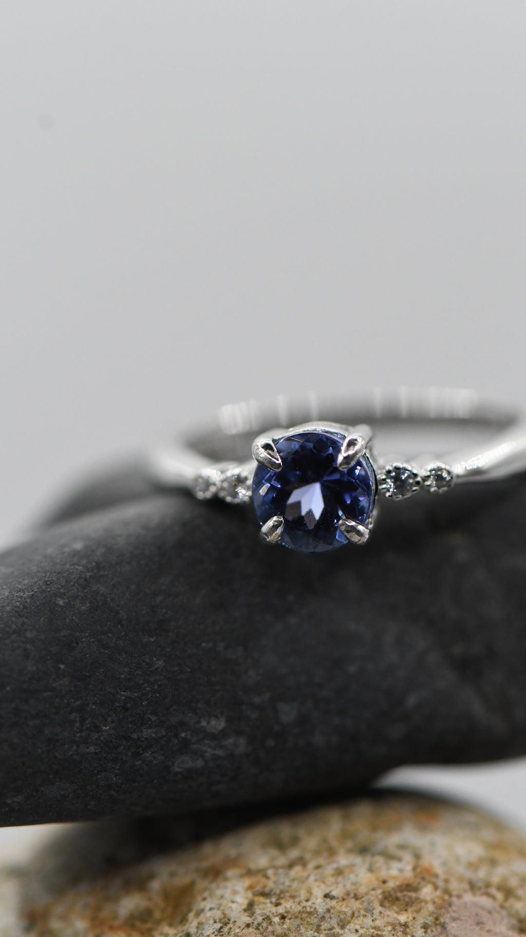 Round tanzanite ring