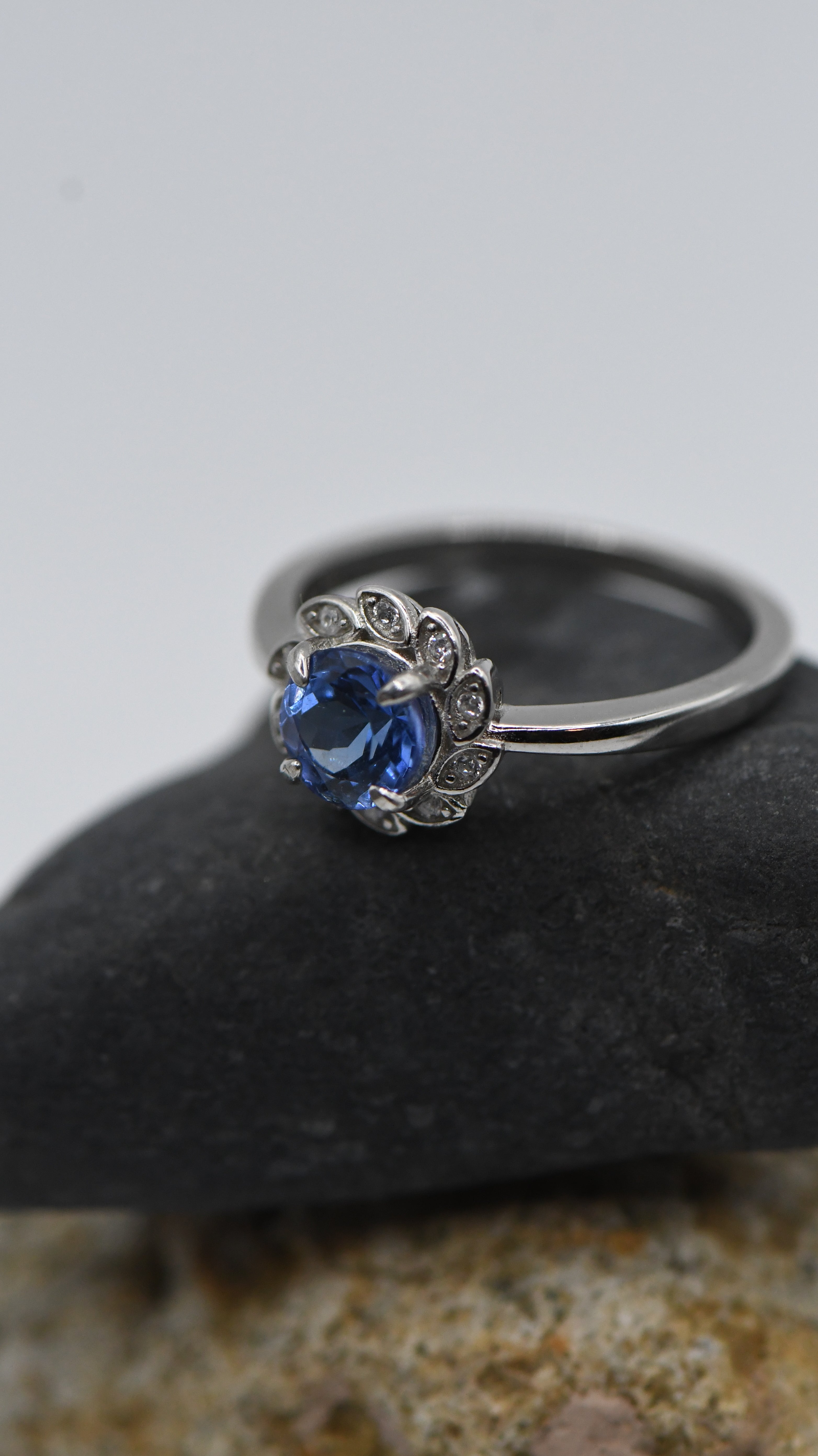 Round tanzanite silver ring