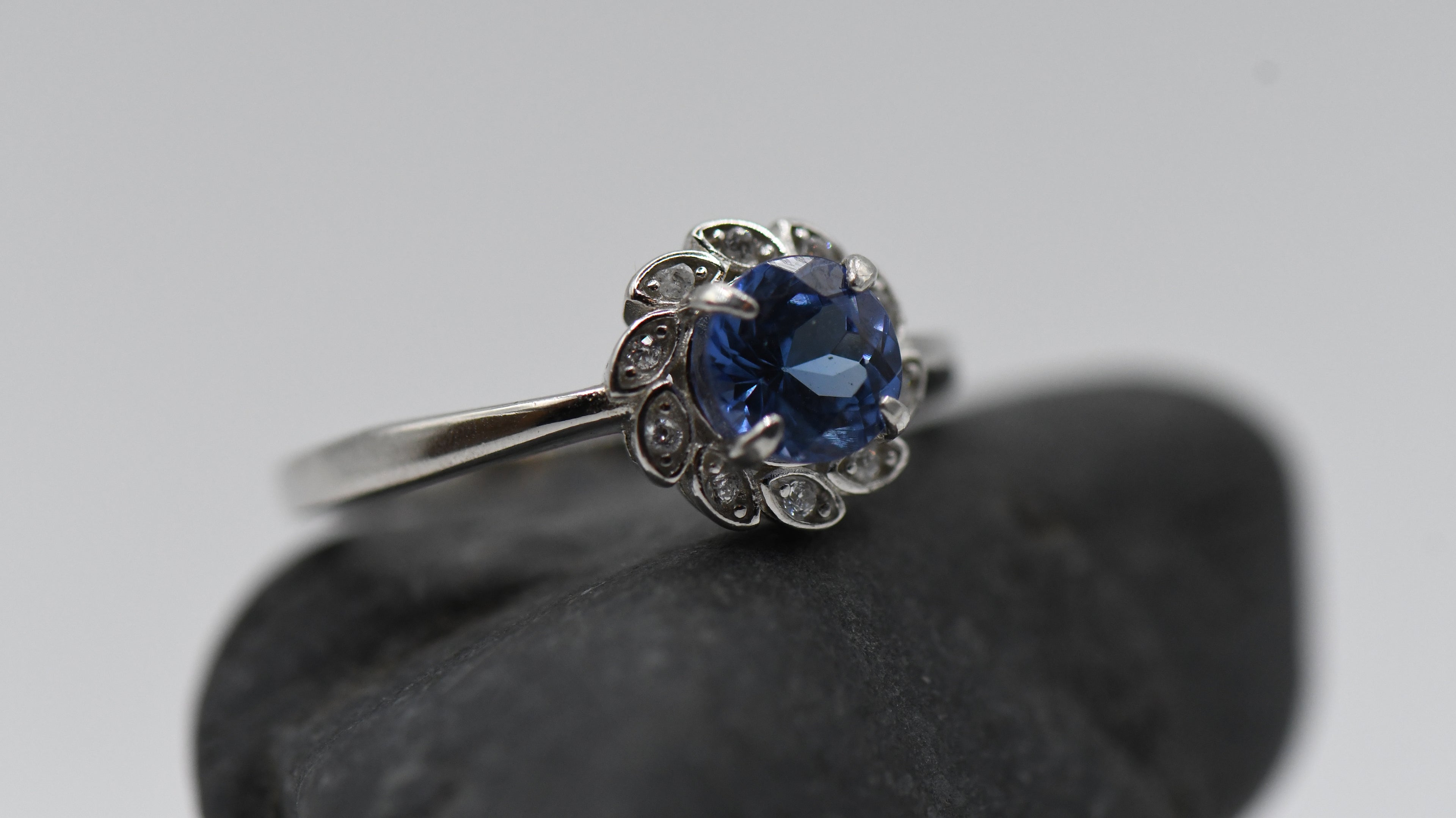 Round tanzanite silver ring