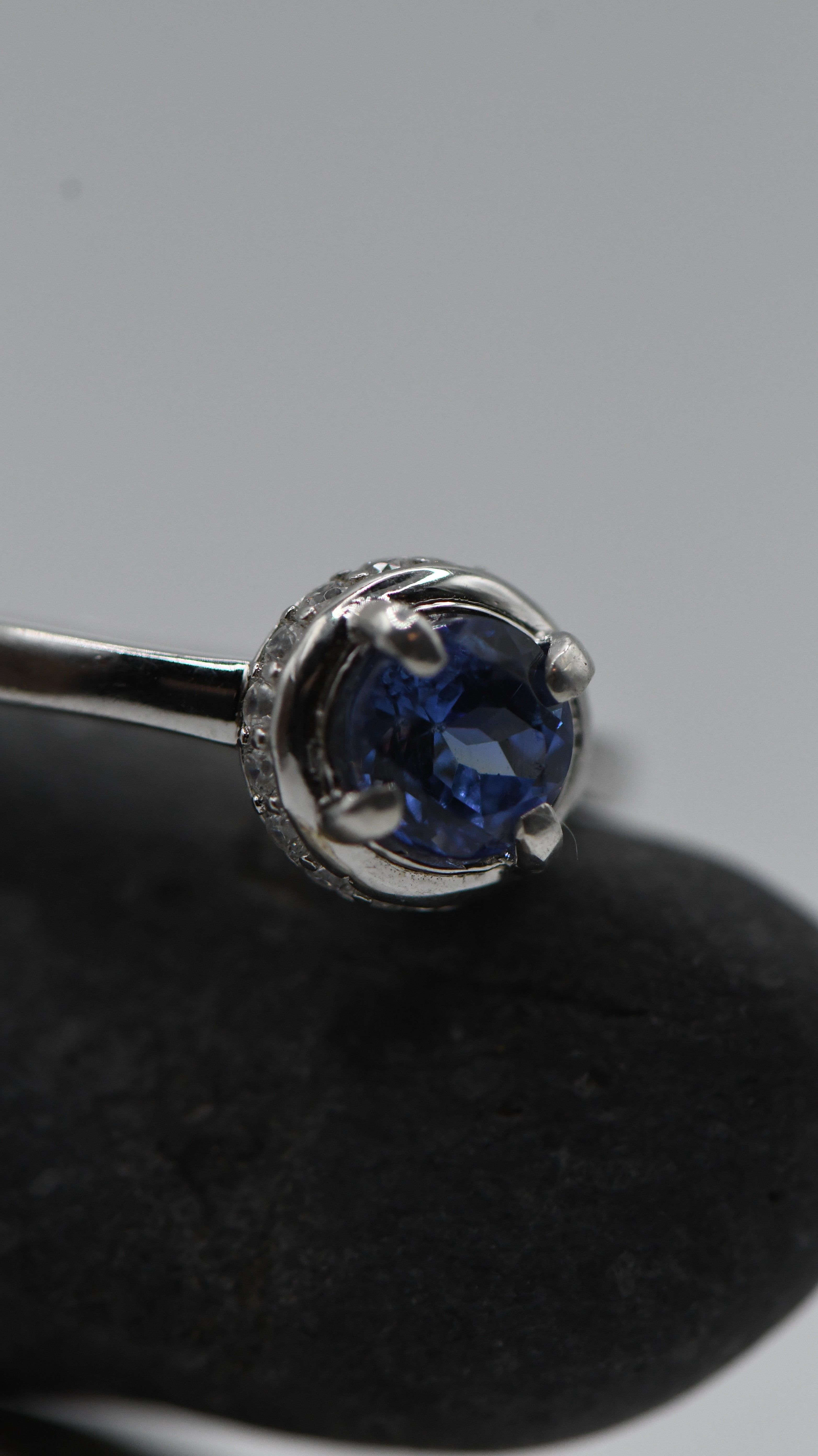 Round tanzanite silver ring