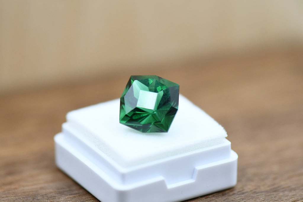 Helenite single stone